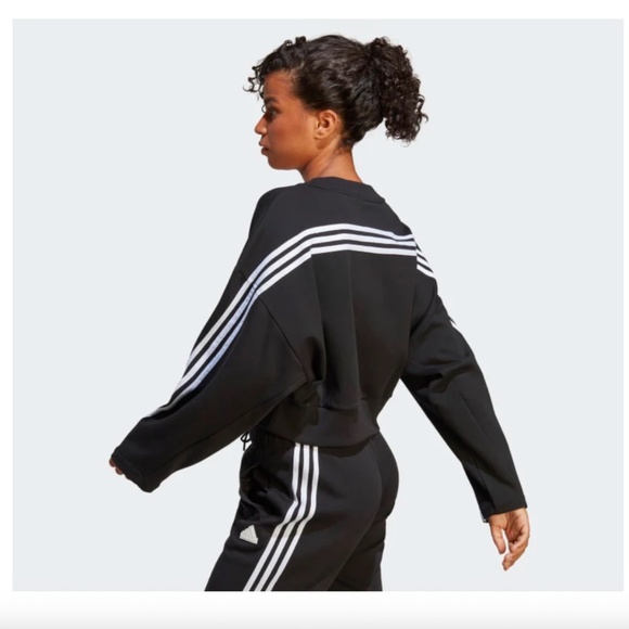 Cropped Adidas Sweatshirt (Sz. M) - Picture 6 of 6